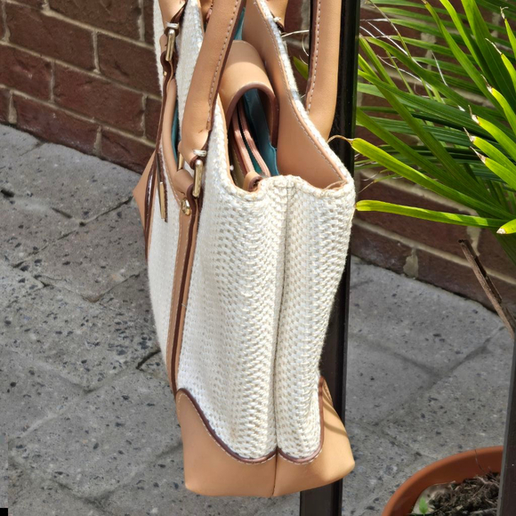 Liz Claiborne Beige & Tan Tote Bag - Picture 5 of 13